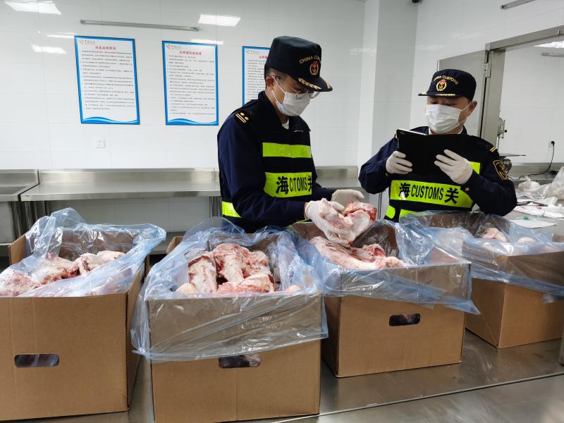 首批21.4吨俄罗斯输华牛肉在上海快速通关入境&hellip;&hellip;